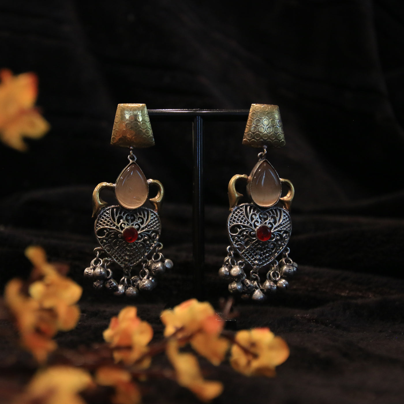 Oxidized Dual Tone Earring with Beautiful Stones