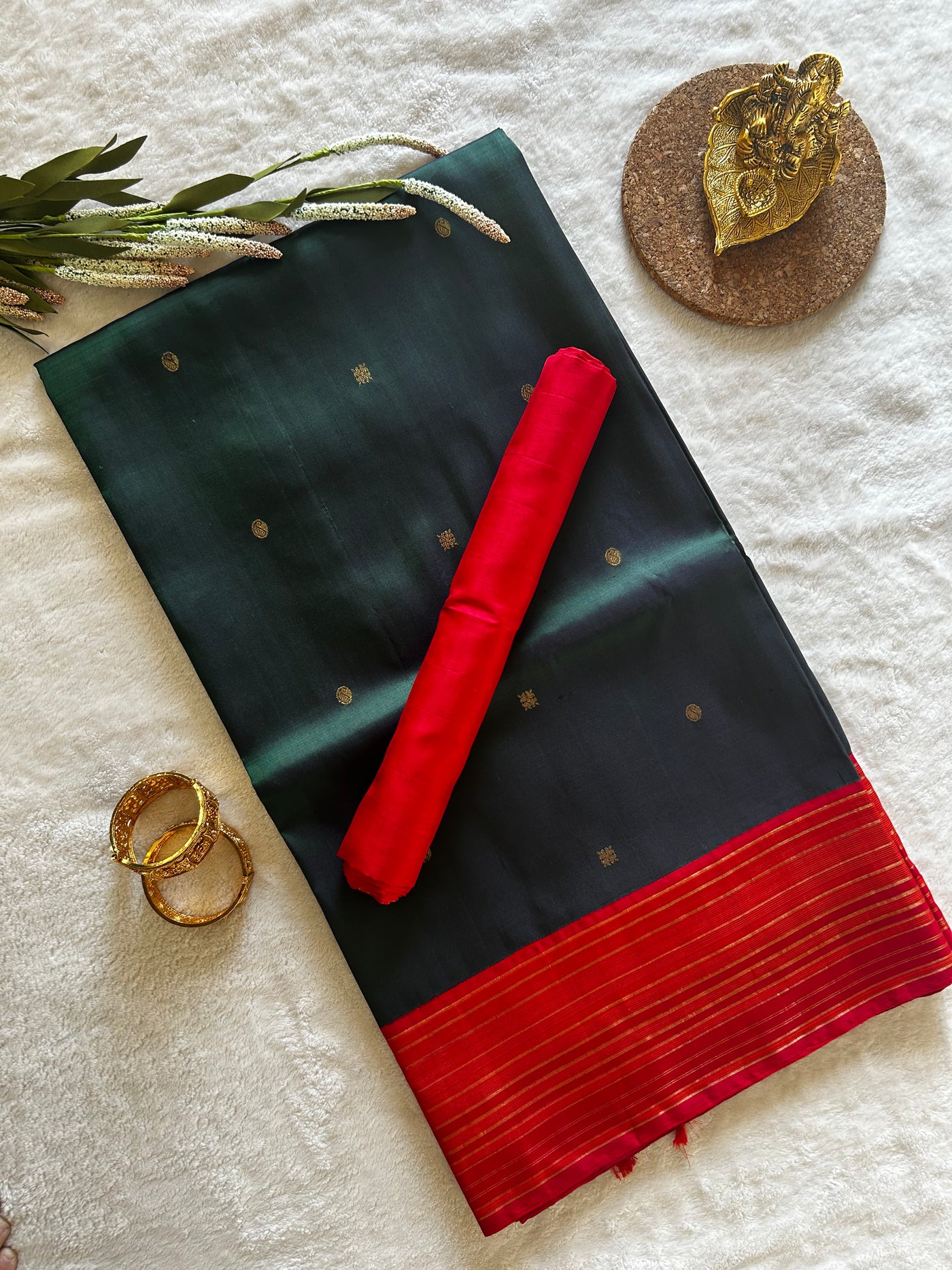 Pure Zari Vintage Handloom Kanchi Pattu Saree - Red & Green Traditional Bridal Silk Saree