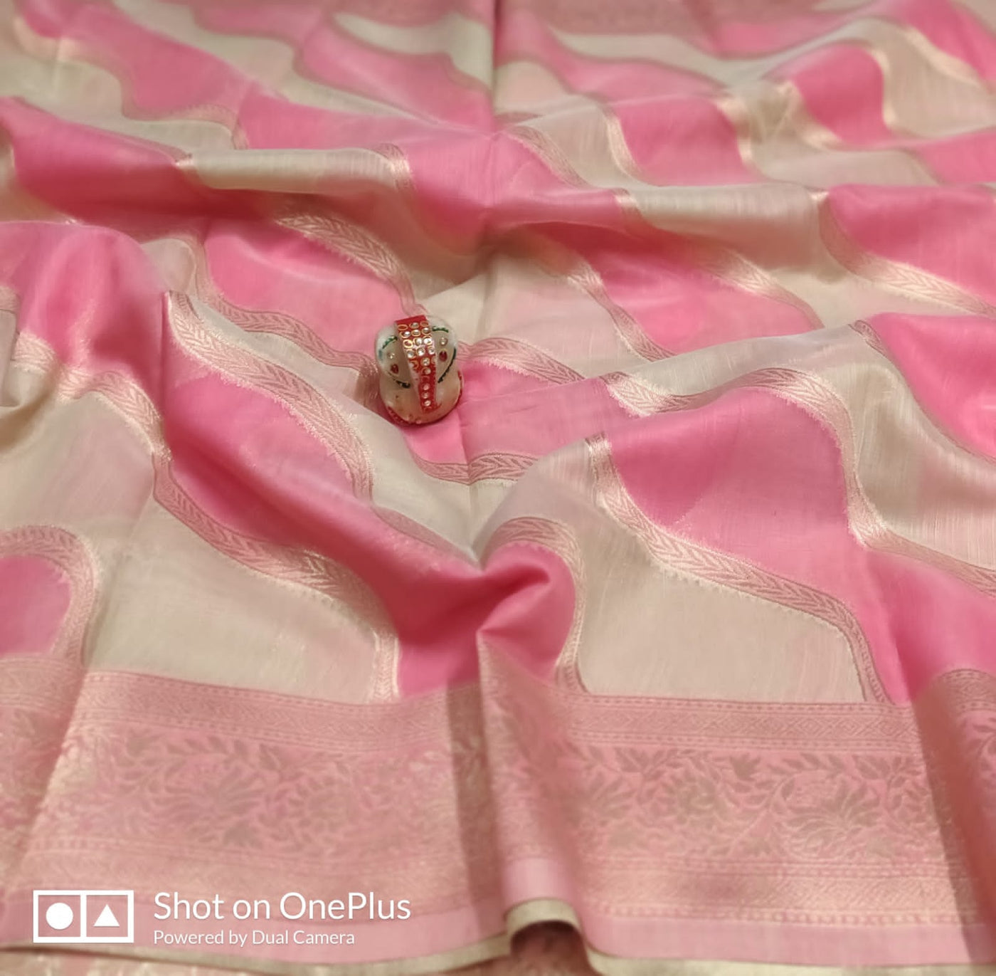Elegant Chanderi Silk Saree with Intricate Woven Design and Rich Border