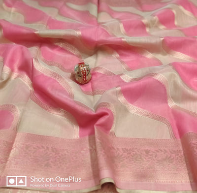 Elegant Chanderi Silk Saree with Intricate Woven Design and Rich Border