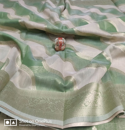 Elegant Chanderi Silk Saree with Intricate Woven Design and Rich Border