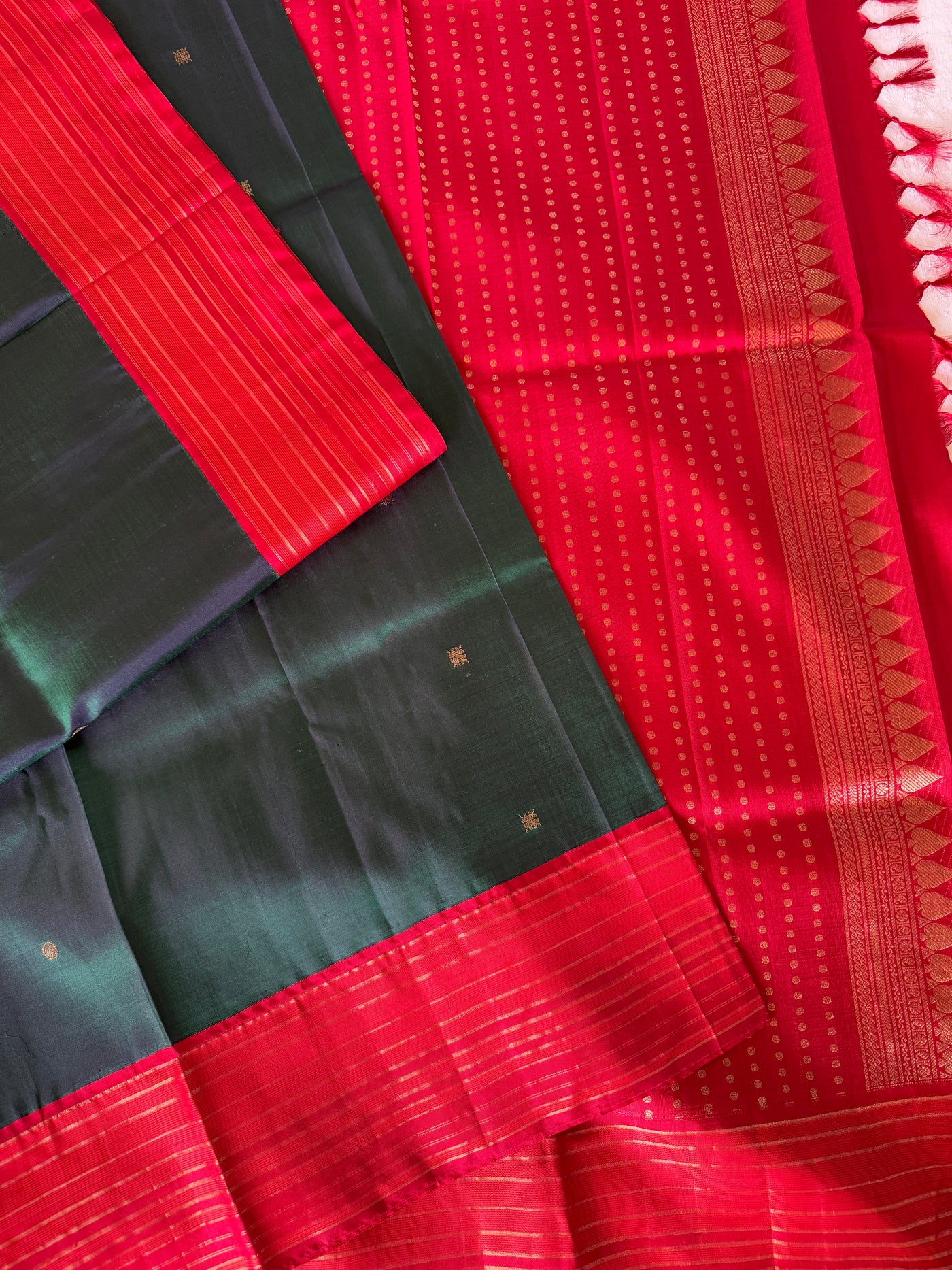 Pure Zari Vintage Handloom Kanchi Pattu Saree - Red & Green Traditional Bridal Silk Saree